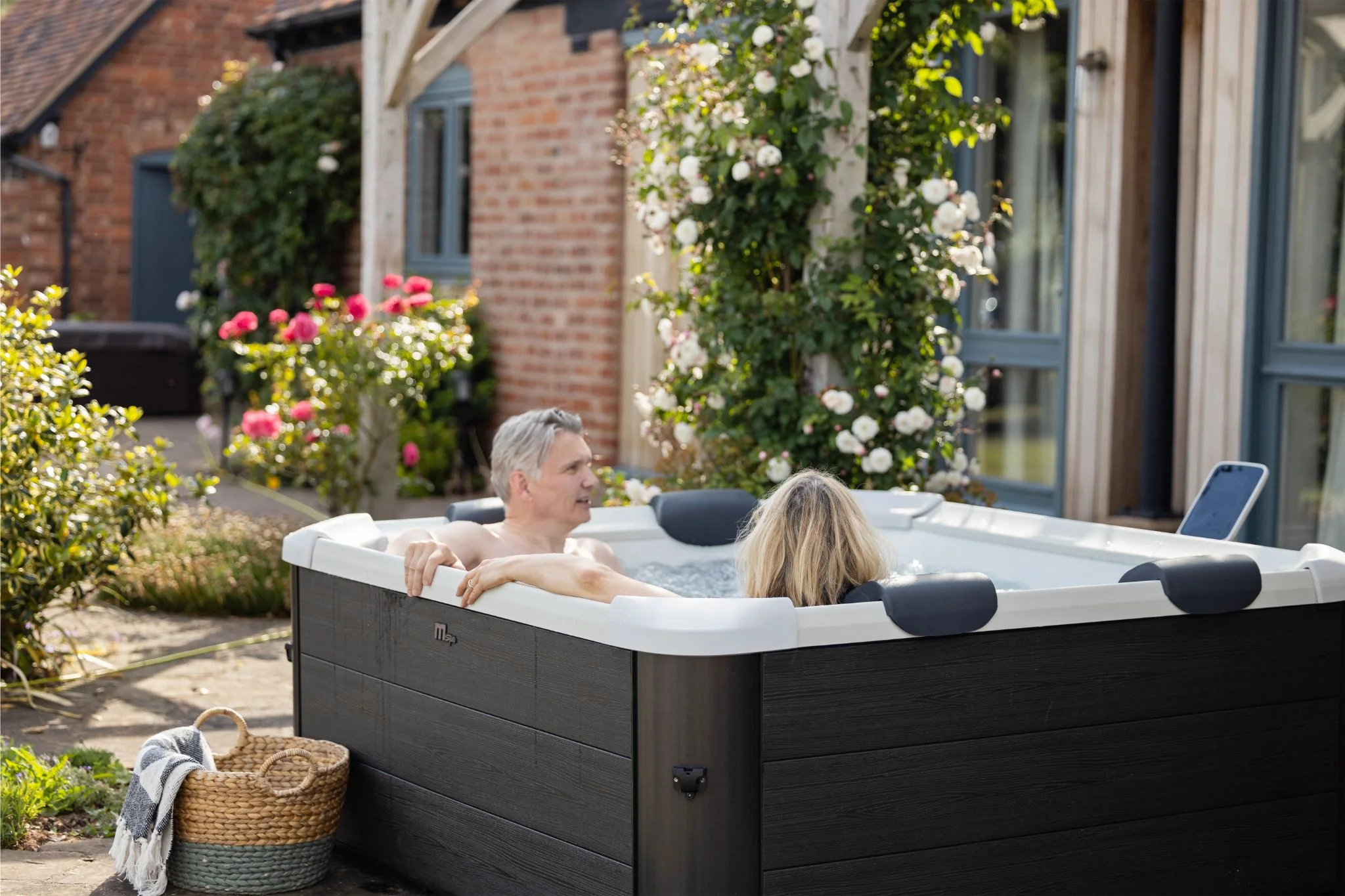 M Spa Oslo Plus 1.8m square, Air Jet massage, filtration system, APP - Image 3