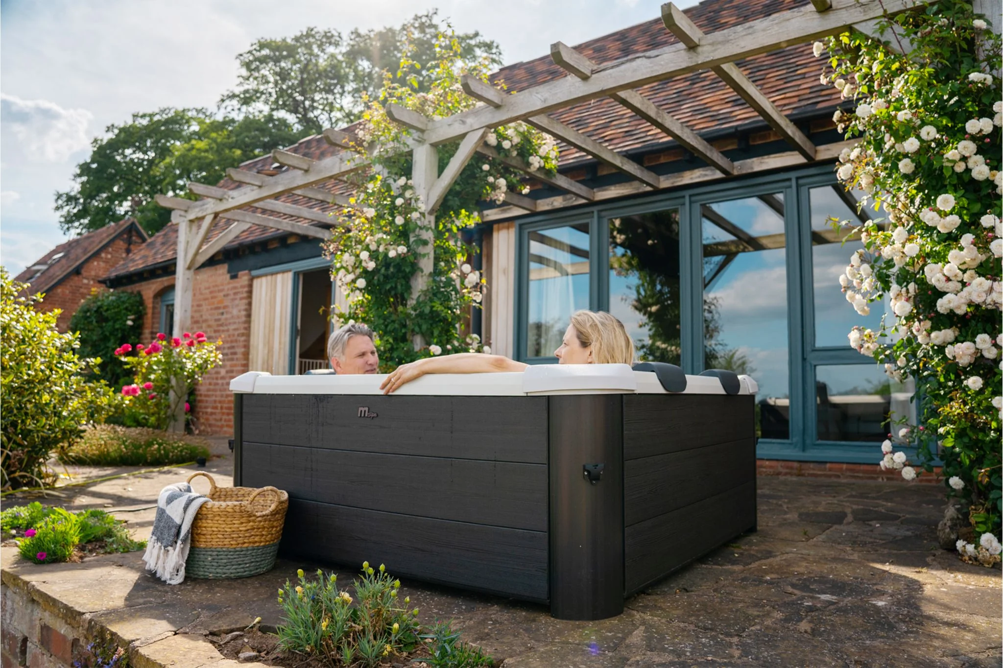 M Spa Oslo Plus 1.8m square, Air Jet massage, filtration system, APP - Image 4